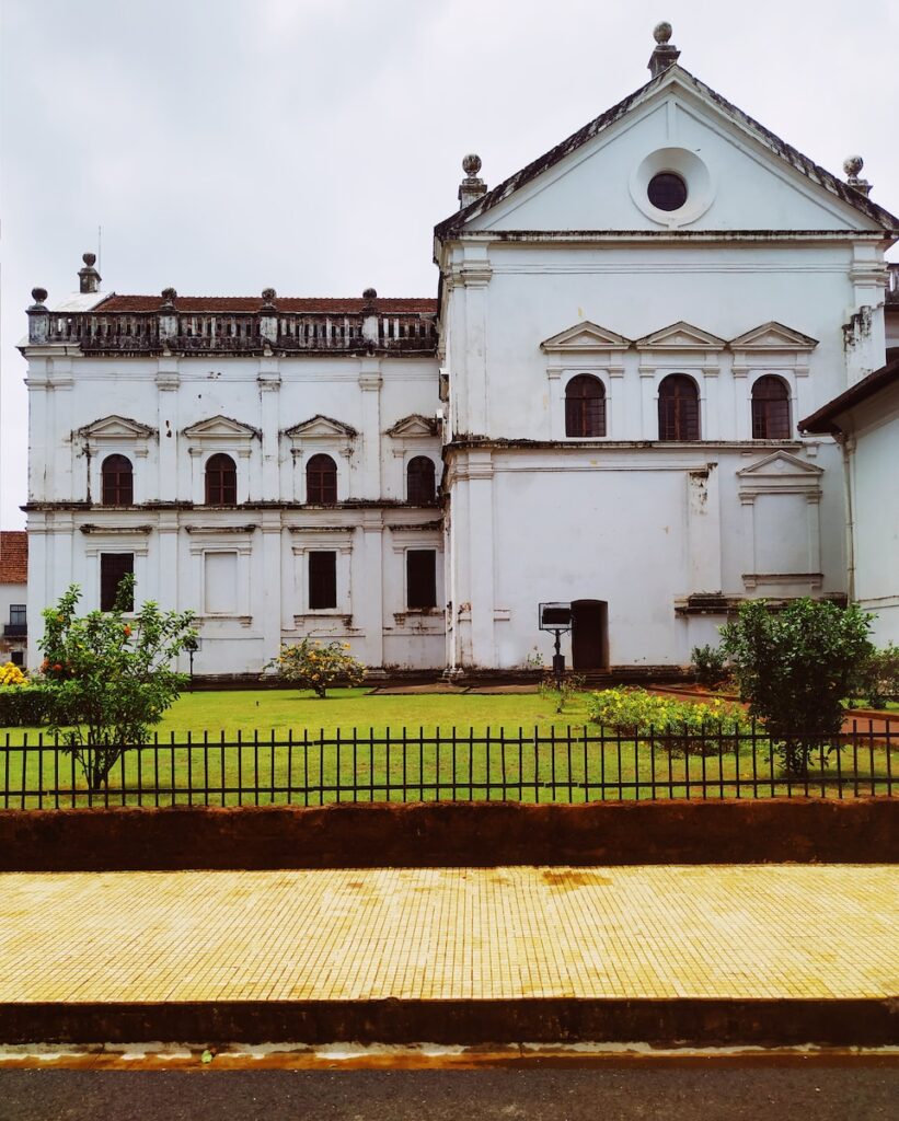 architectural photo of a white and brown building Se Cathedral